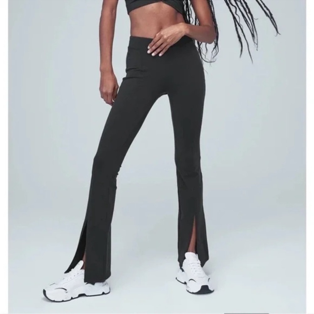 ALO Airbrush High Waist Flutter Legging in Black Sz. XS